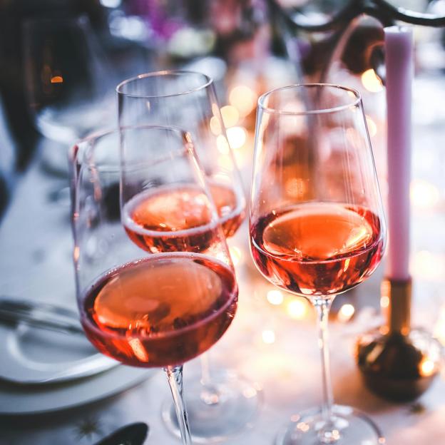 Seis vinos rosados y un tinto con sorpresa para regalar en el Día de la Madre