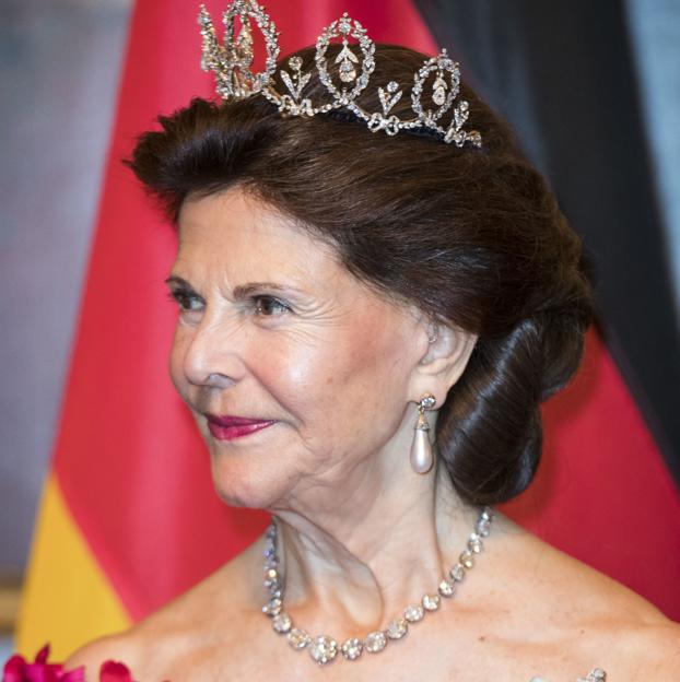 La agitada historia de la tiara sueca de rubíes: un rey británico, un príncipe que pierde su título y una inesperada socialité
